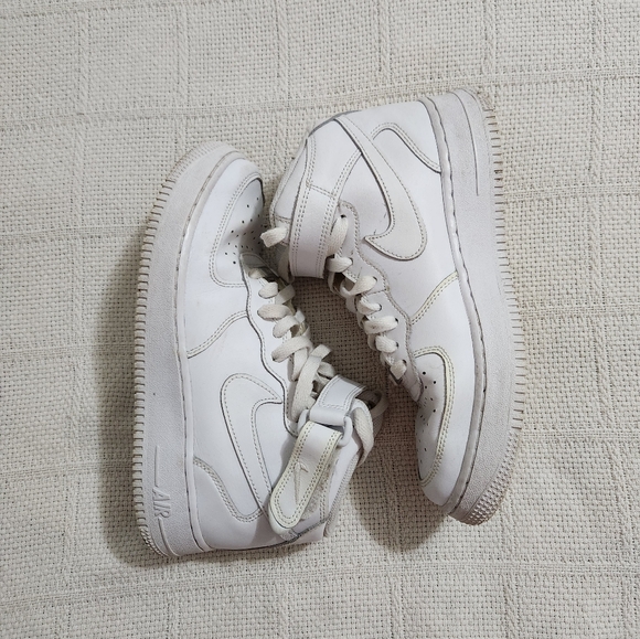 Air Force 1 Youth Size 7 - Picture 3 of 9